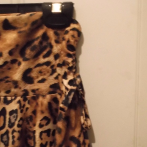 Thin, unlined, Jaguar print skirt * NWOT - Picture 2 of 5